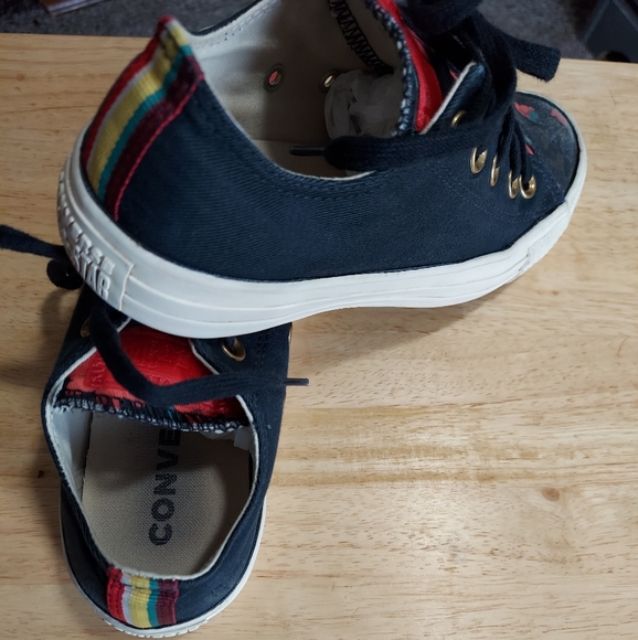 🌷Rare color combo Converse All Stars - Picture 2 of 5